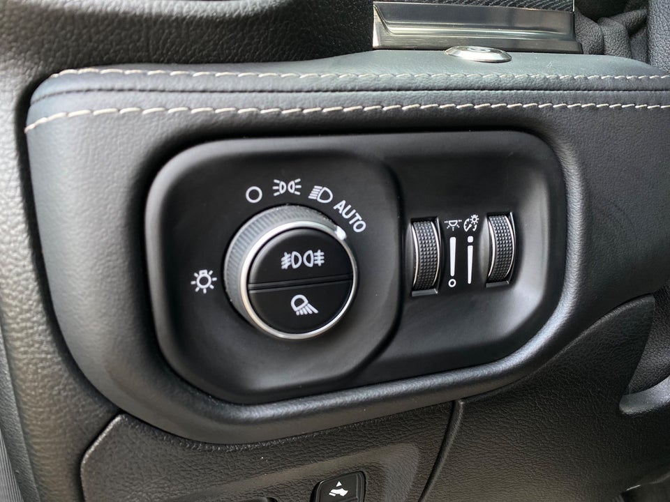 Dodge RAM 1500 5,7 V8 Hemi Limited Night aut. 4d