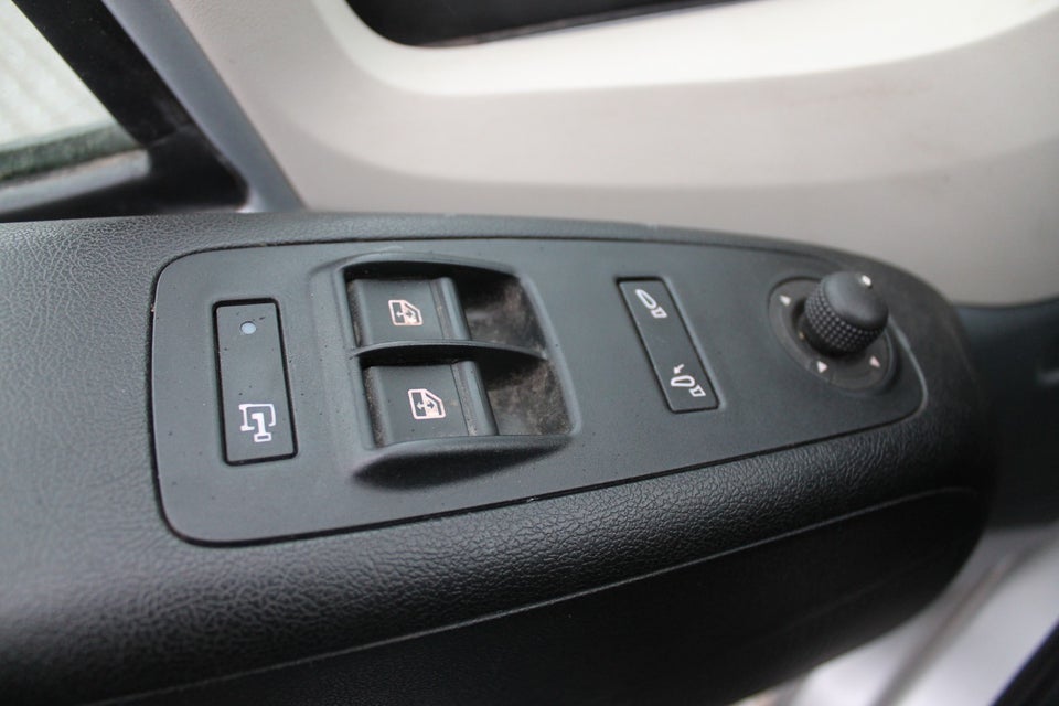 Peugeot Boxer 335 2,2 BlueHDi 165 L2H2 Ultimate