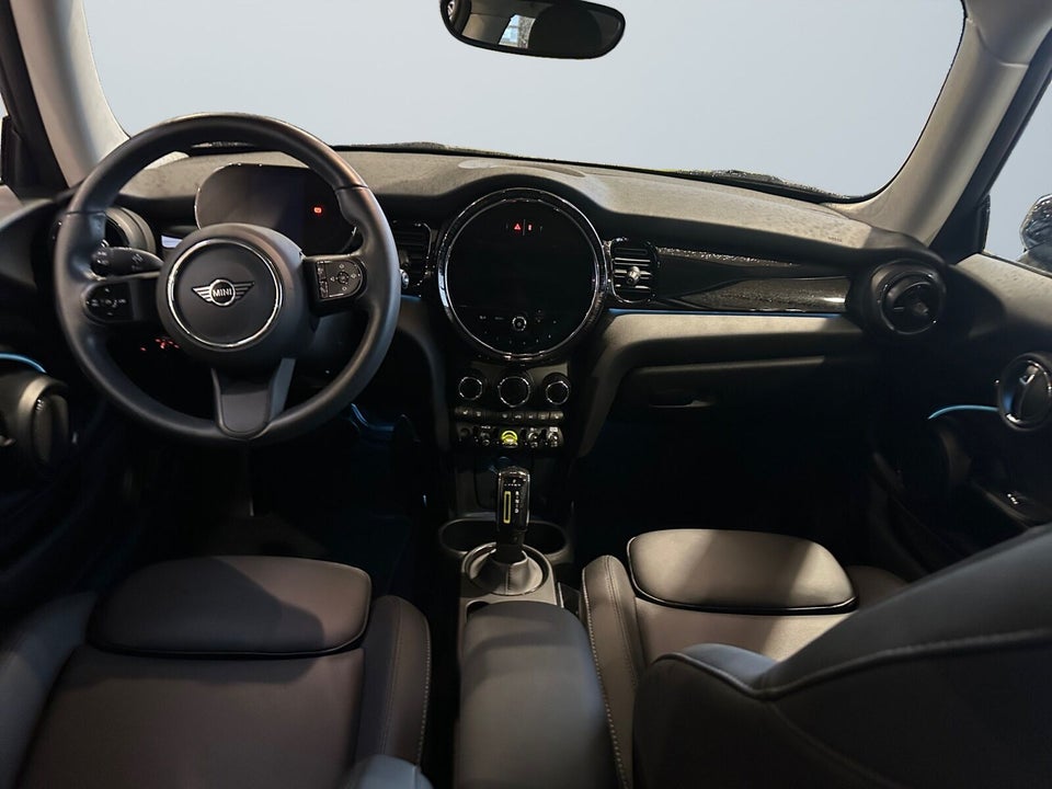 MINI Cooper SE Essential 3d