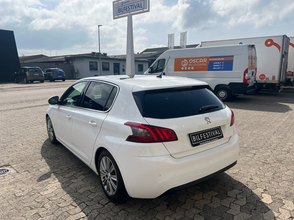 Peugeot 308 1,5 BlueHDi 130 Allure Sky 5d