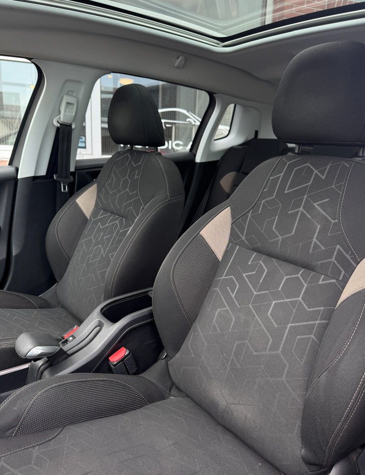 Peugeot 2008 1,2 VTi 82 Active Sky 5d