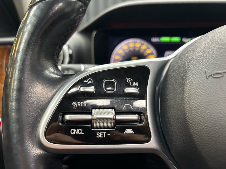 Mercedes E300 de 2,0 Advantage stc. aut. 5d