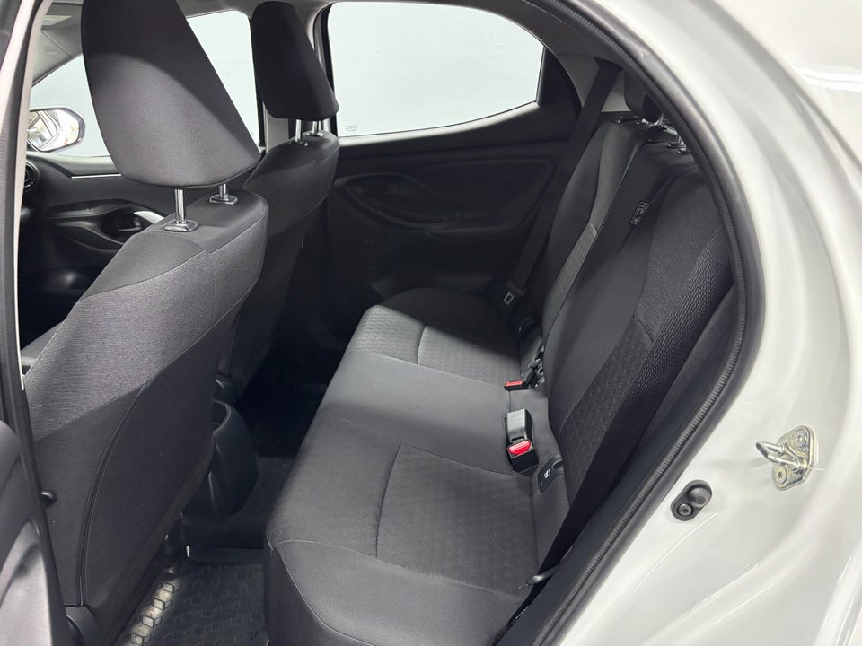 Toyota Yaris 1,0 Active 5d