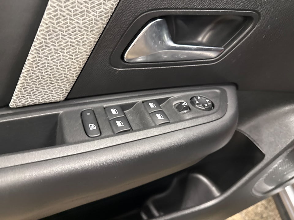 Citroën ë-C4 X 50 Shine 4d