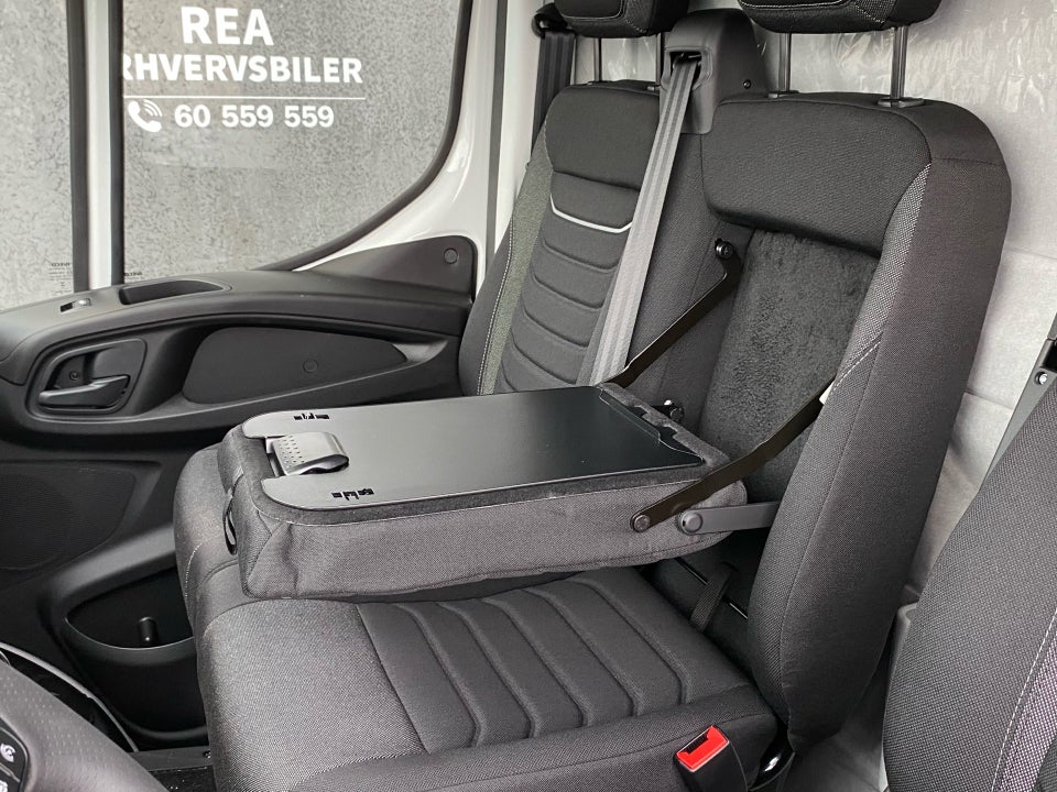 Iveco Daily 3,0 35S18 4100mm Box m/lift AG8