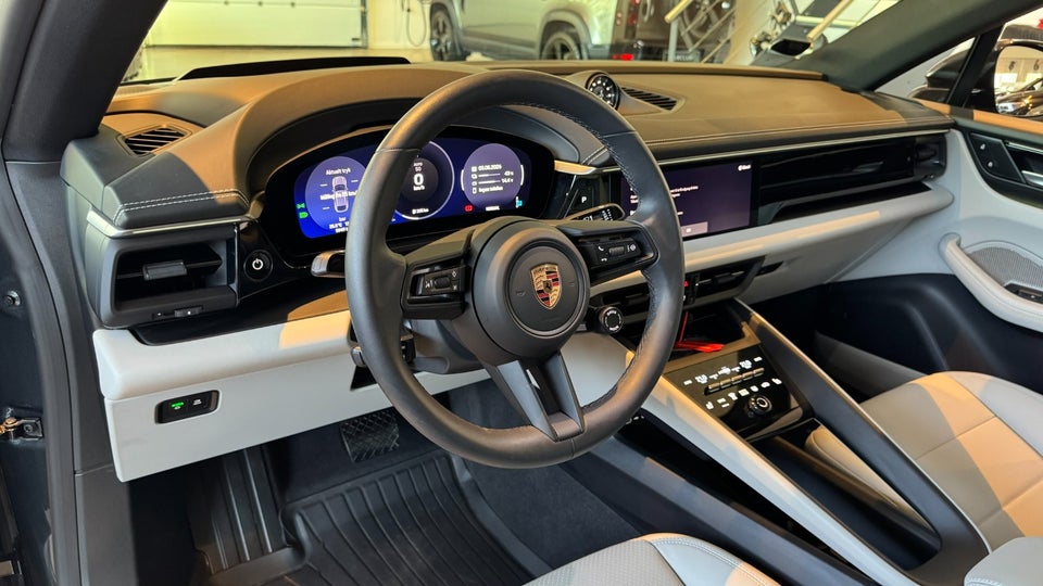 Porsche Macan 4 5d