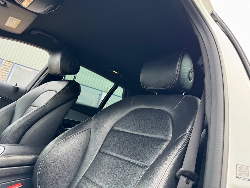 Mercedes C400 3,0 AMG Line stc. aut. 4Matic 5d