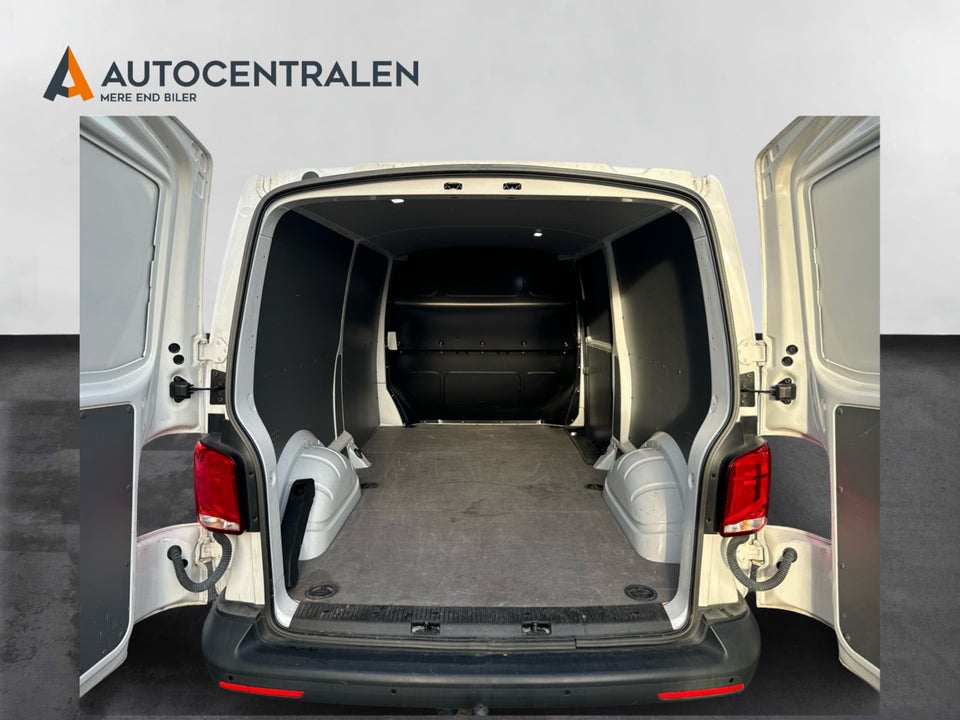 VW Transporter 2,0 TDi 150 Kassevogn lang