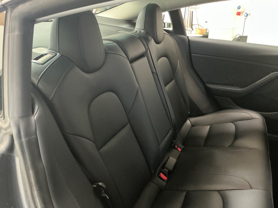 Tesla Model 3 RWD 4d