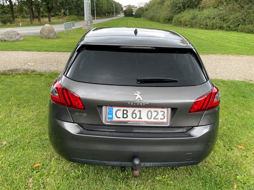 Peugeot 308 1,2 PureTech 130 Selection Sky 5d