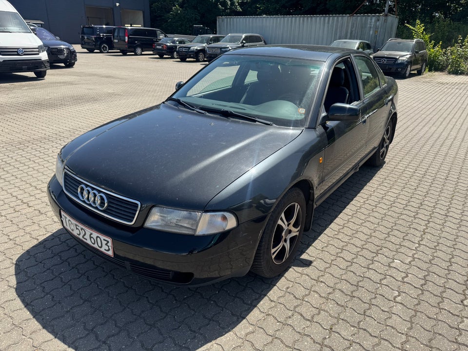 Audi A4 1,6  4d