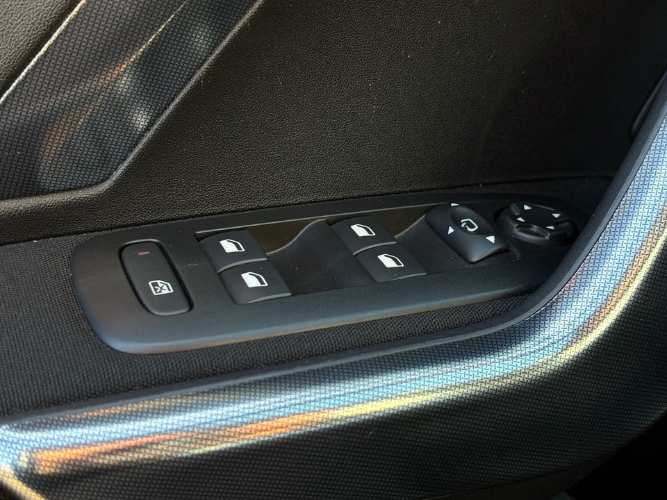 Peugeot 2008 1,2 PureTech 110 Allure Sky EAT6 5d