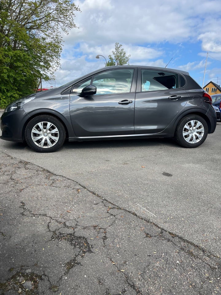 Peugeot 208 1,2 PureTech 82 Signature 5d