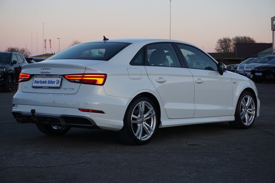 Audi A3 35 TFSi Sport Limited S-tr. 4d