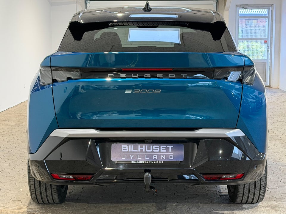 Peugeot e-3008 77 GT 5d