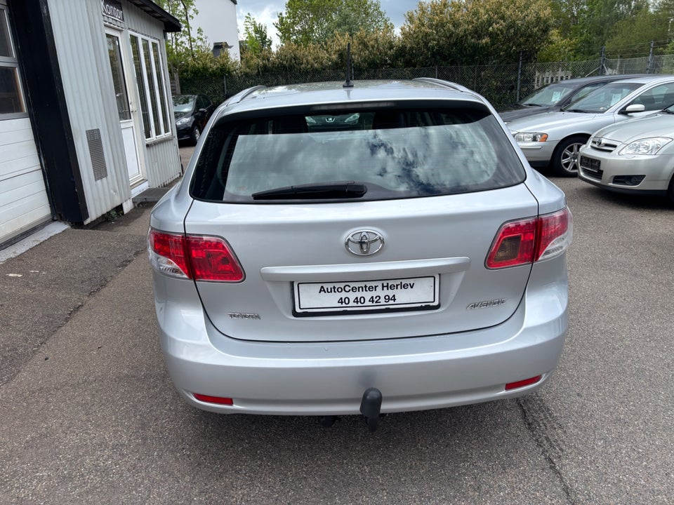 Toyota Avensis 1,8 VVT-i T2 stc. E-CVT 5d