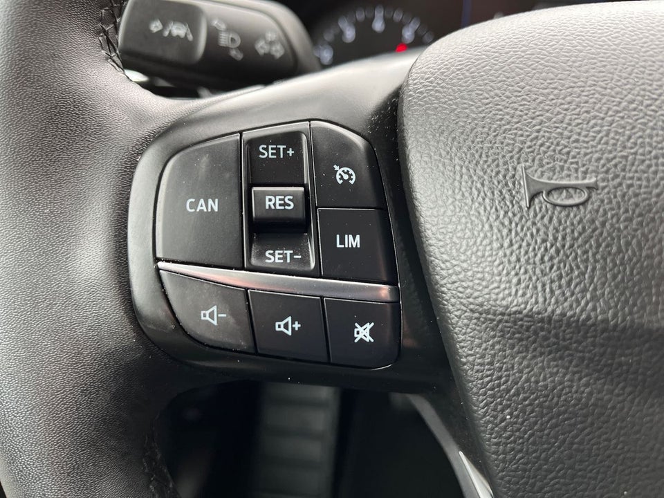 Ford Focus 1,0 EcoBoost mHEV Connected stc. 5d