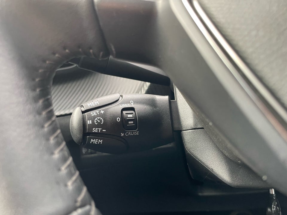 Peugeot e-2008 50 Allure 5d