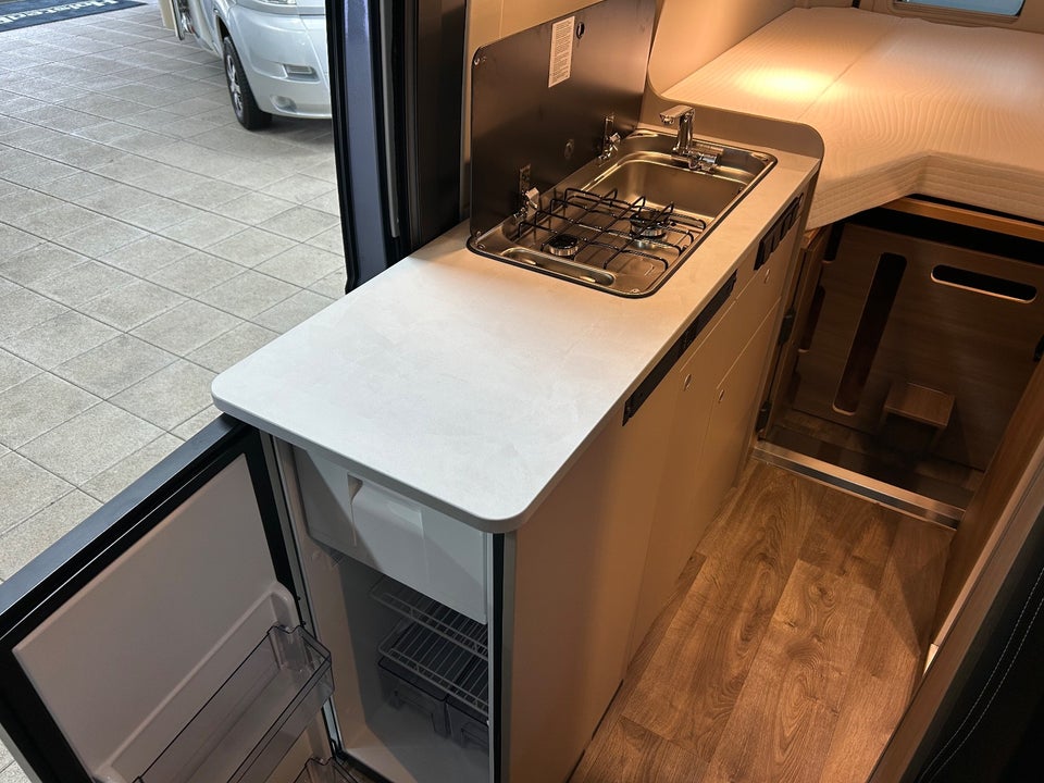 Carado CV640 PRO+ 2,3 JTD 140 aut. 3d