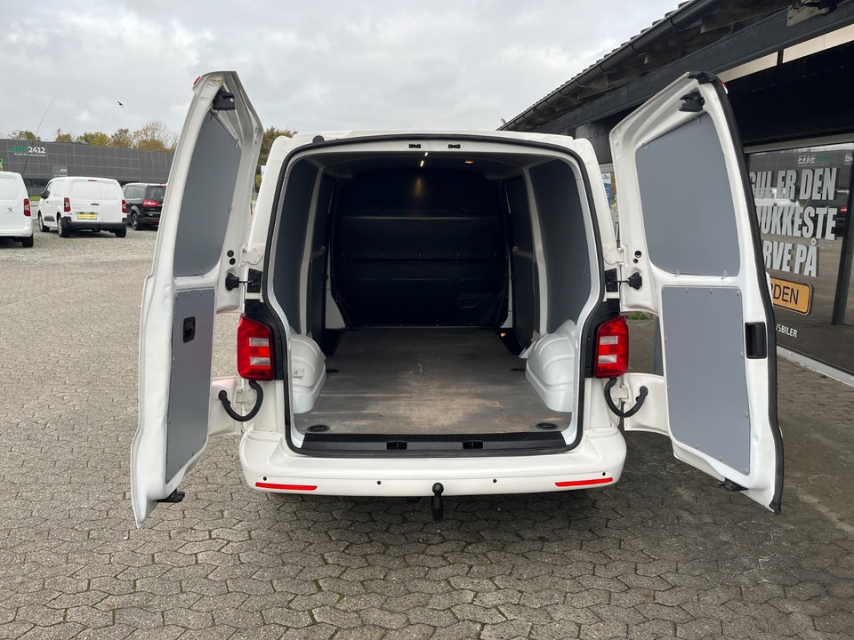 VW Transporter 2,0 TDi 150 Kassevogn lang