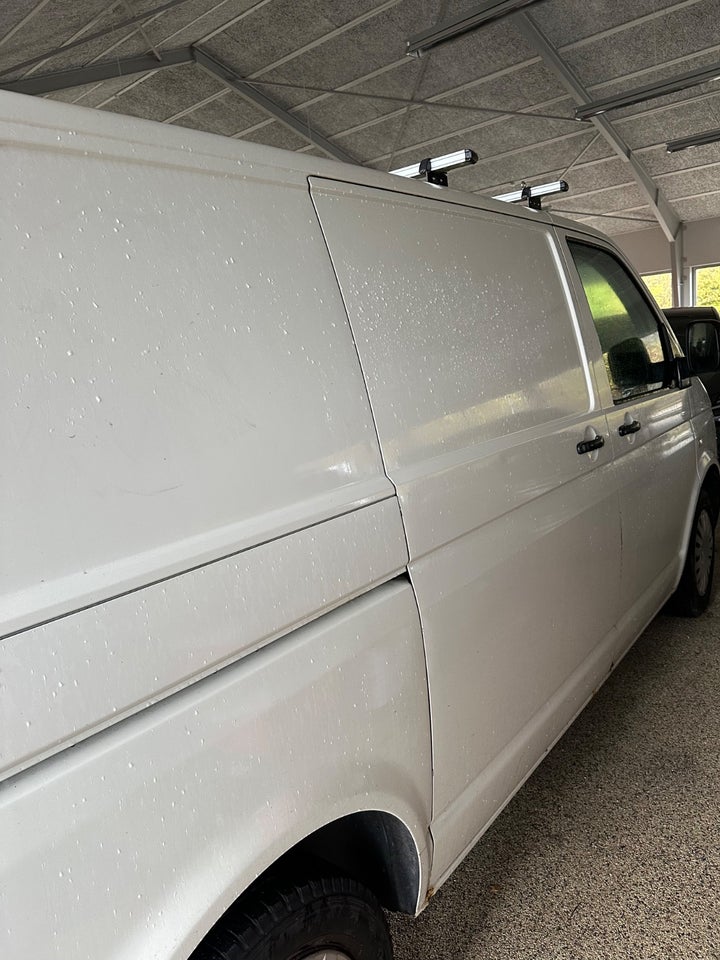 VW Transporter 1,9 TDi 84 Kassevogn kort