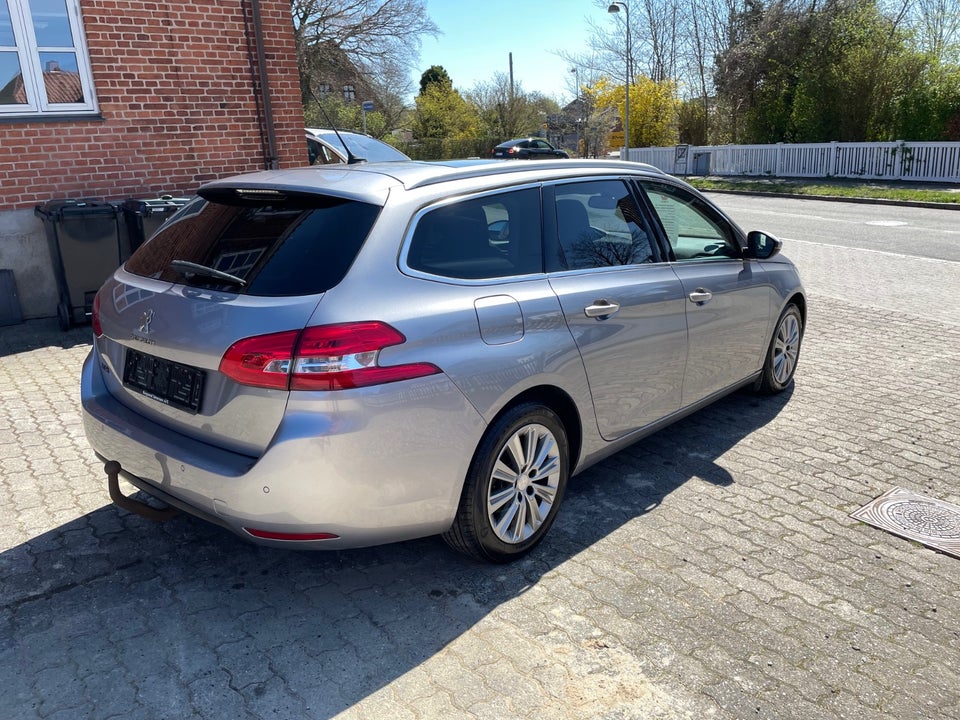 Peugeot 308 1,6 BlueHDi 120 Allure SW EAT6 5d
