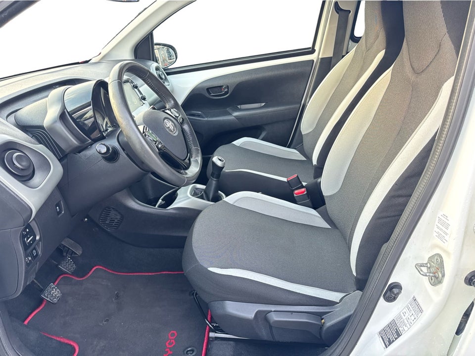 Toyota Aygo 1,0 VVT-i x-press 5d