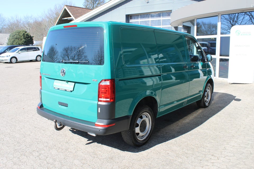 VW Transporter 2,0 TDi 204 Kassevogn kort