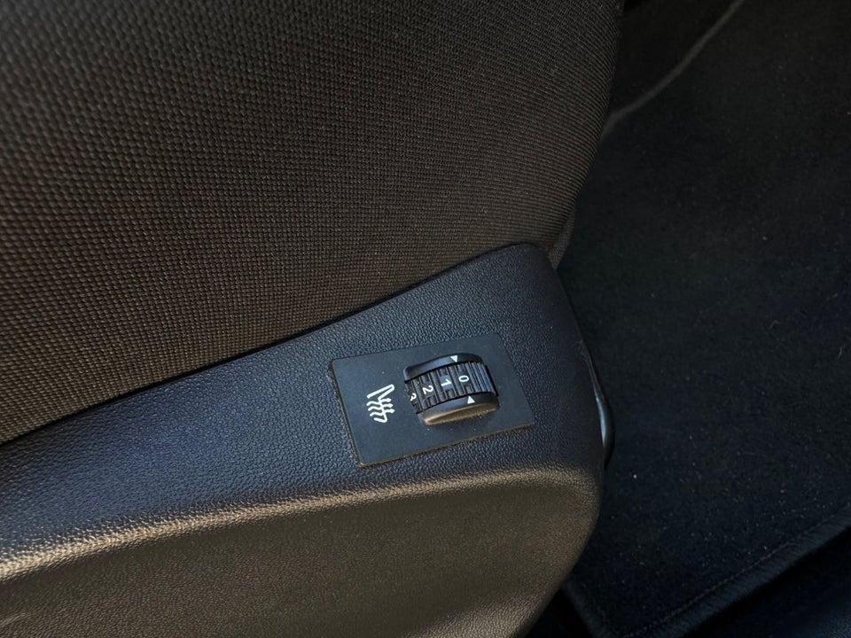 Peugeot 208 1,6 BlueHDi 100 Allure Sky 5d