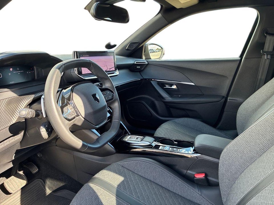 Peugeot 2008 1,2 PureTech 130 First Selection EAT8 5d