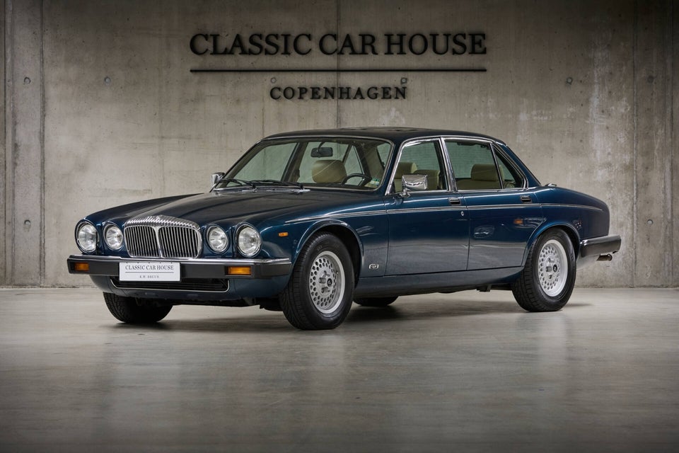 Jaguar Daimler 6,0 Double-six 4d