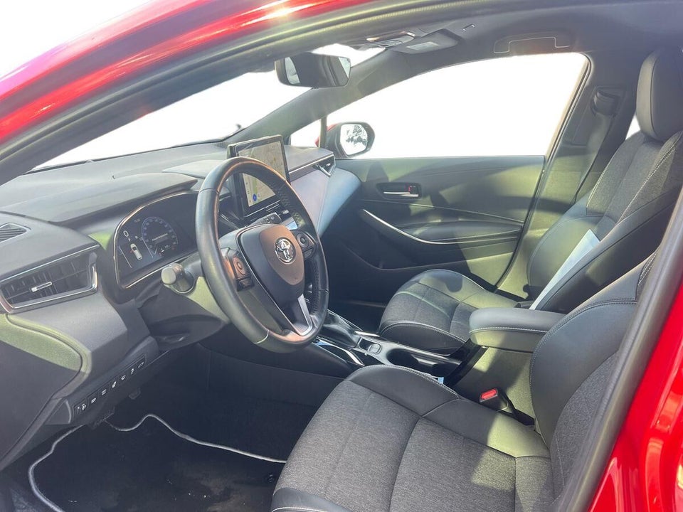 Toyota Corolla 1,8 Hybrid Style Touring Sports e-CVT 5d