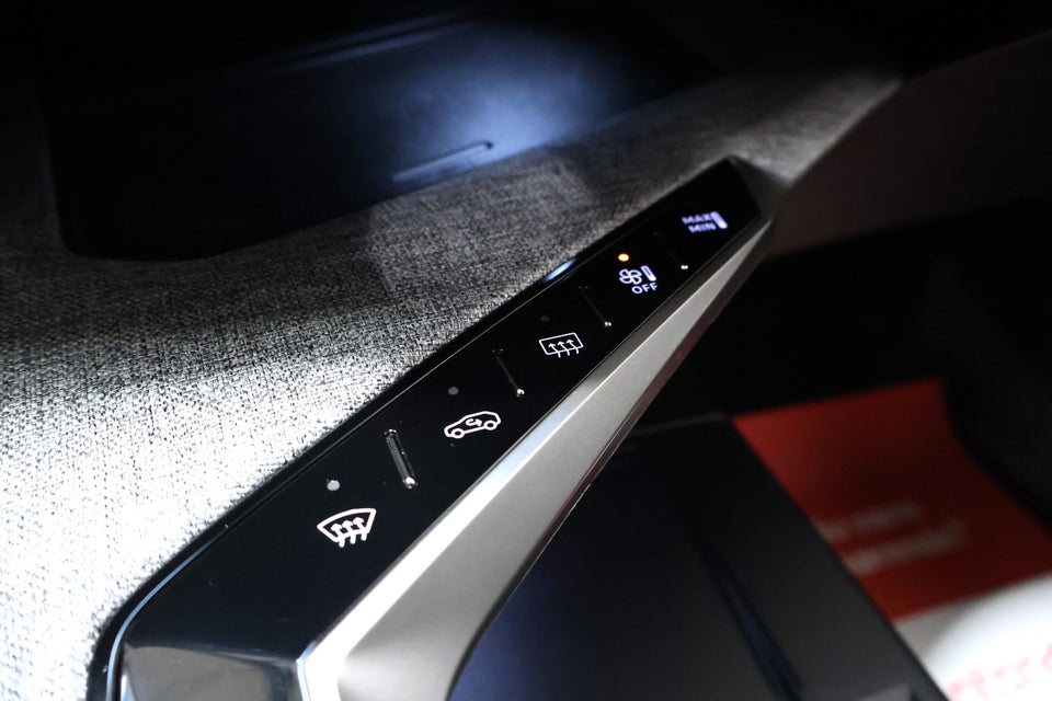 Peugeot e-3008 77 GT 5d