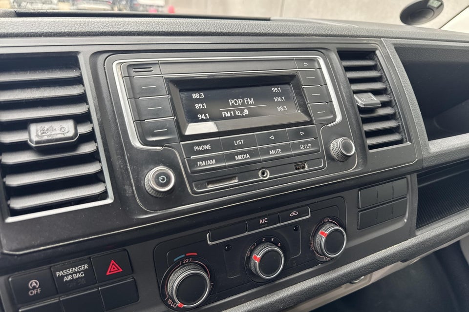 VW Transporter 2,0 TDi 102 Kassevogn lang
