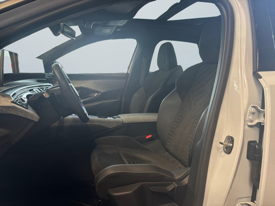 Peugeot e-3008 77 GT Pack 5d