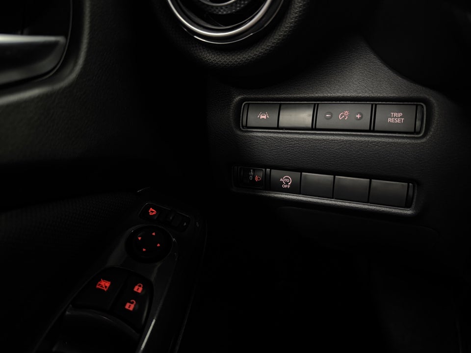 Nissan Juke 1,0 Dig-T 117 Tekna 5d