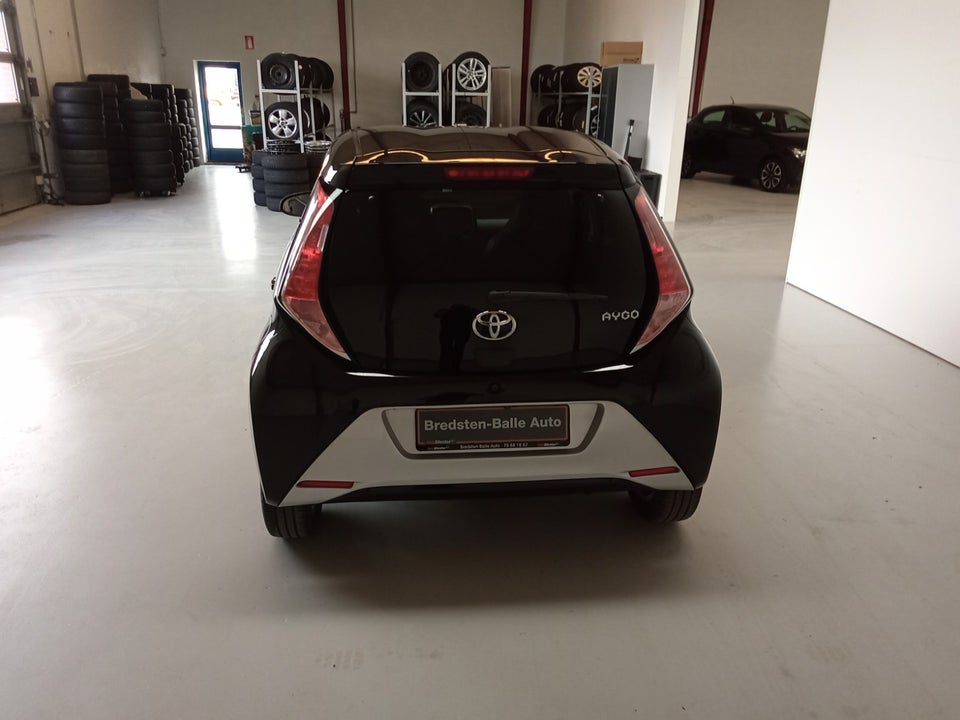 Toyota Aygo 1,0 VVT-i x-black 5d