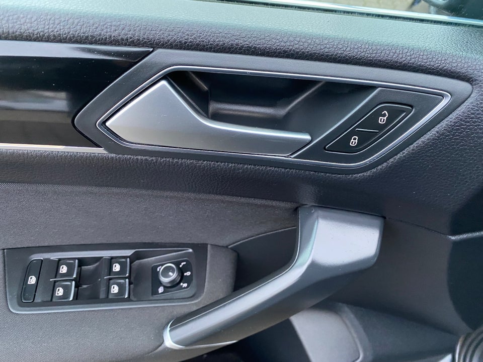 VW Touran 2,0 TDi 150 Highline+ DSG Van 5d