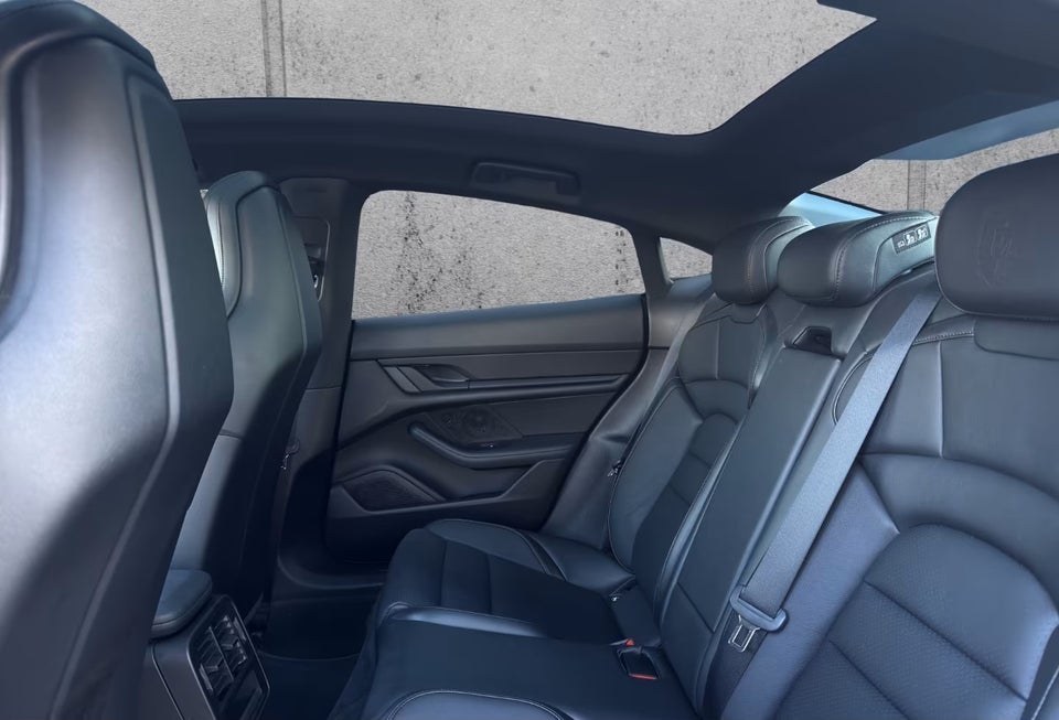 Porsche Taycan Performance+ 4d