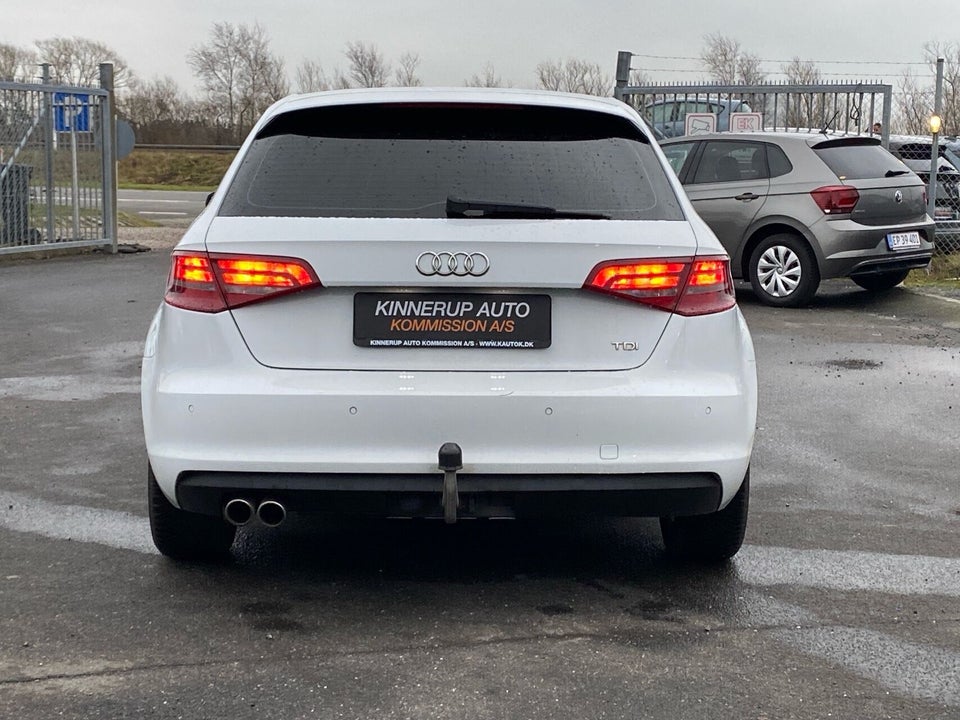 Audi A3 2,0 TDi 150 Ambiente Sportback 5d