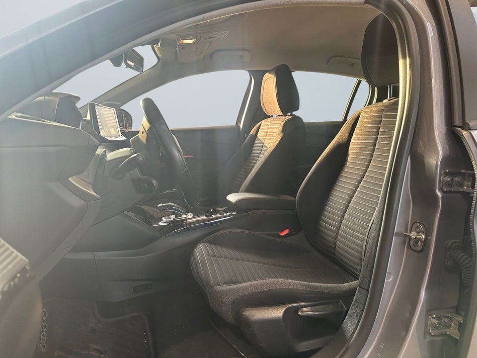 Peugeot e-208 50 Active 5d