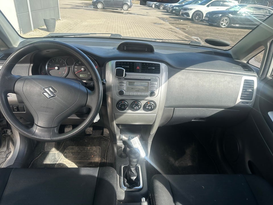 Suzuki Liana 1,6  5d