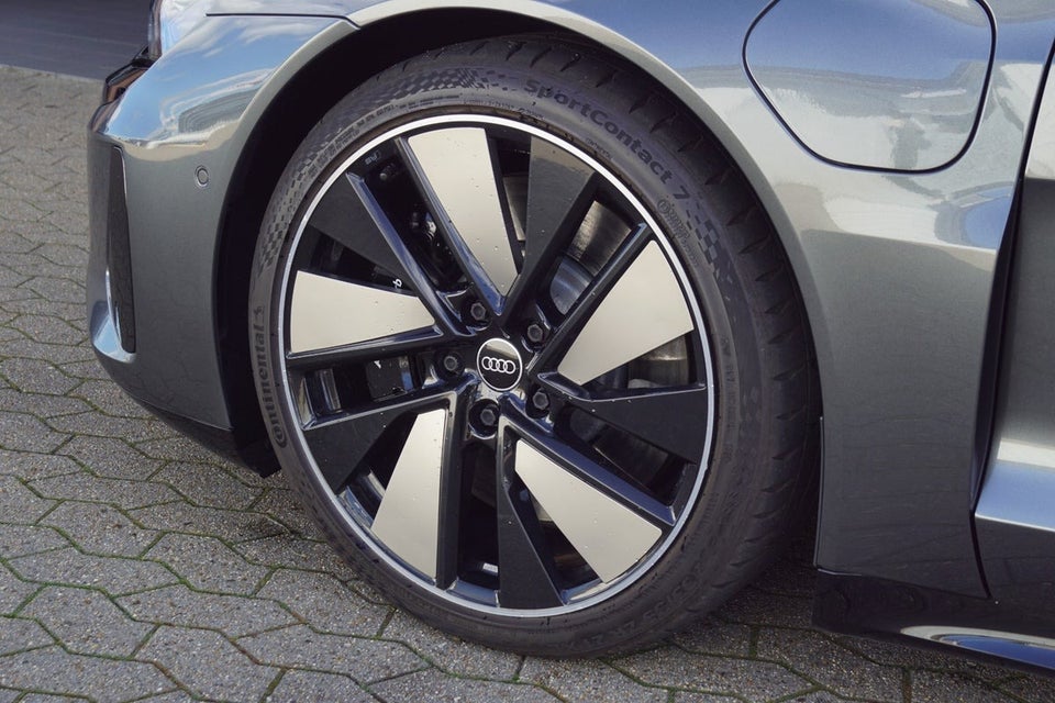 Audi e-tron GT quattro 4d