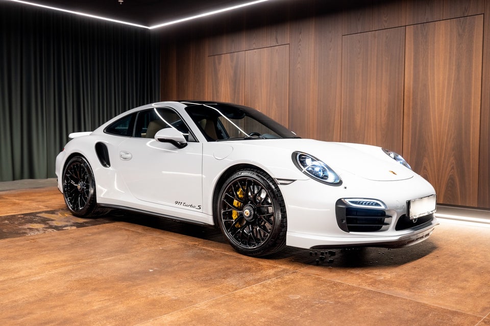 Porsche 911 Turbo S 3,8 Coupé PDK 2d