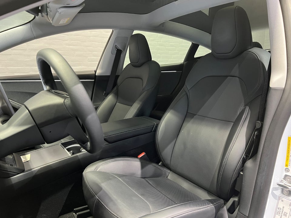 Tesla Model 3 RWD 4d