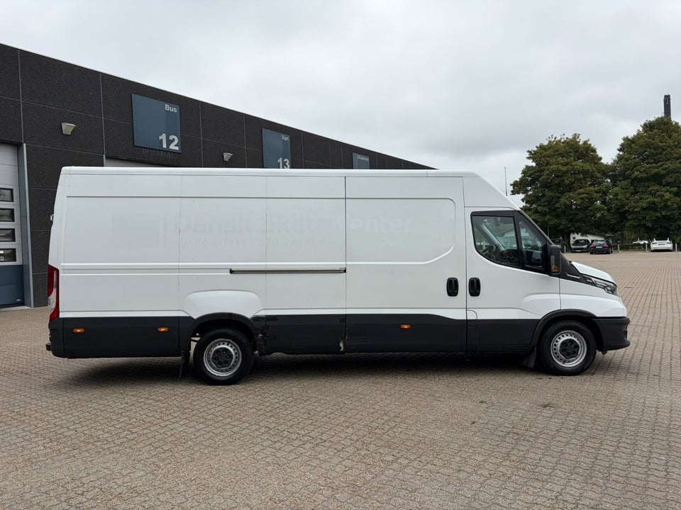 Iveco Daily 2,3 35S16 16m³ Van AG8
