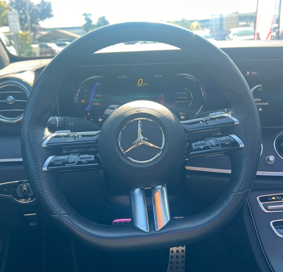 Mercedes E300 de 2,0 AMG Line aut. 4Matic 4d