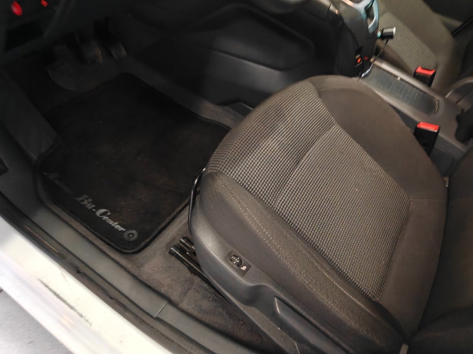 Peugeot 5008 1,6 HDi 109 Premium 7prs 5d