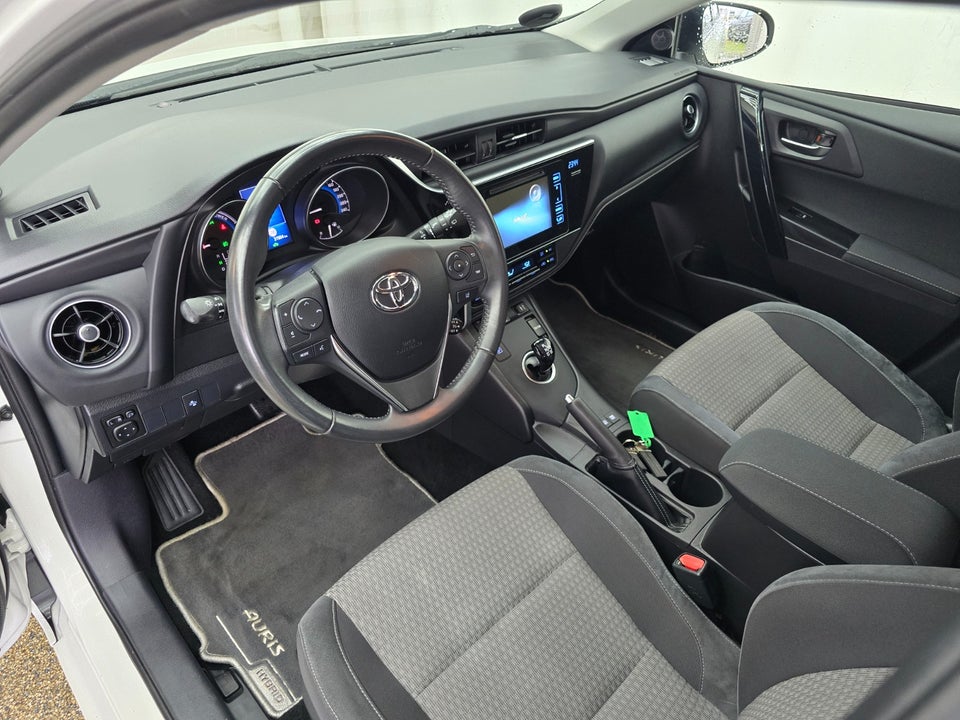 Toyota Auris 1,8 Hybrid Prestige CVT 5d