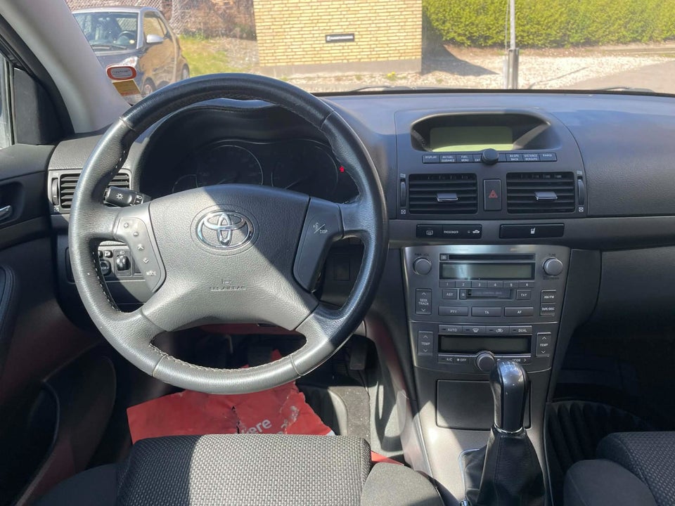 Toyota Avensis 2,0 VVT-i 4d